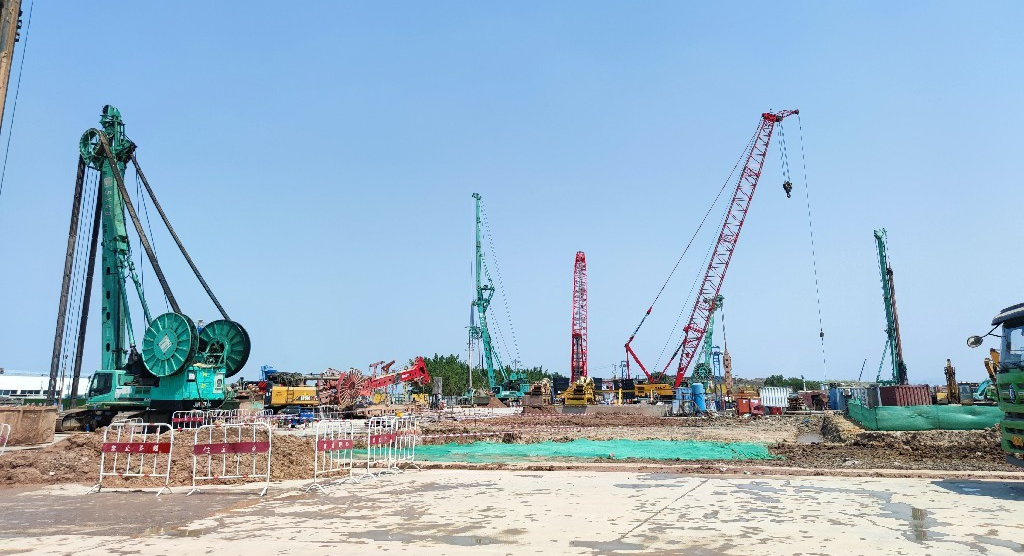 金泰抓钻铣设备马力全开，汇战“羊城花冠”白云机场T3航站楼